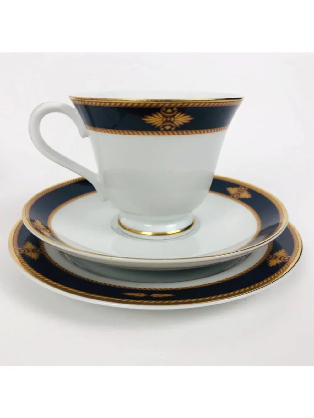 Wedgewood Embassy Collection Foxworth Japan 1995 Cups Saucers Salad Plates 8 ea